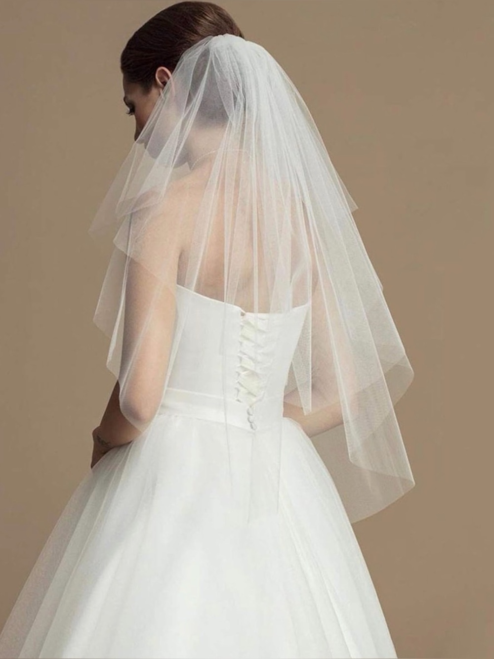 2 Tiers Bride Wedding Veil Short Fingertip Bridal Tulle Veil w/ Comb & Cut Edge